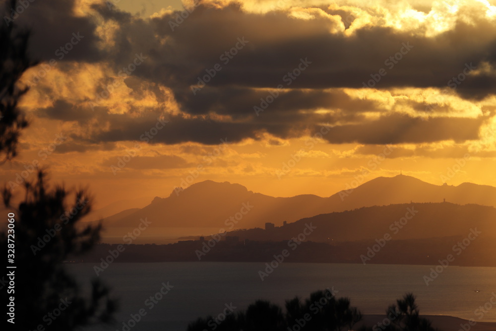 god rays sunset mountains 