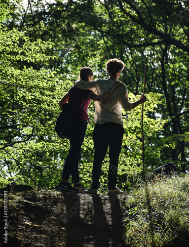 Beste Freunde im Wald