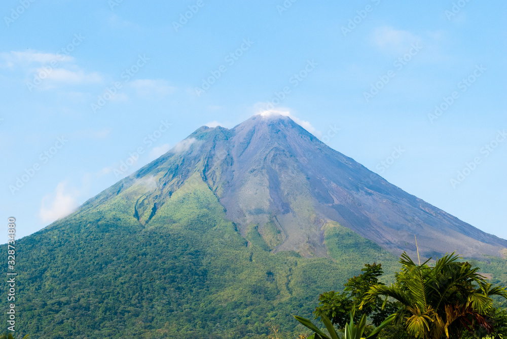 Fototapeta premium Arenal Volcano, Volcán Arenal, Alajuela Province, San Carlos, Costa Rica