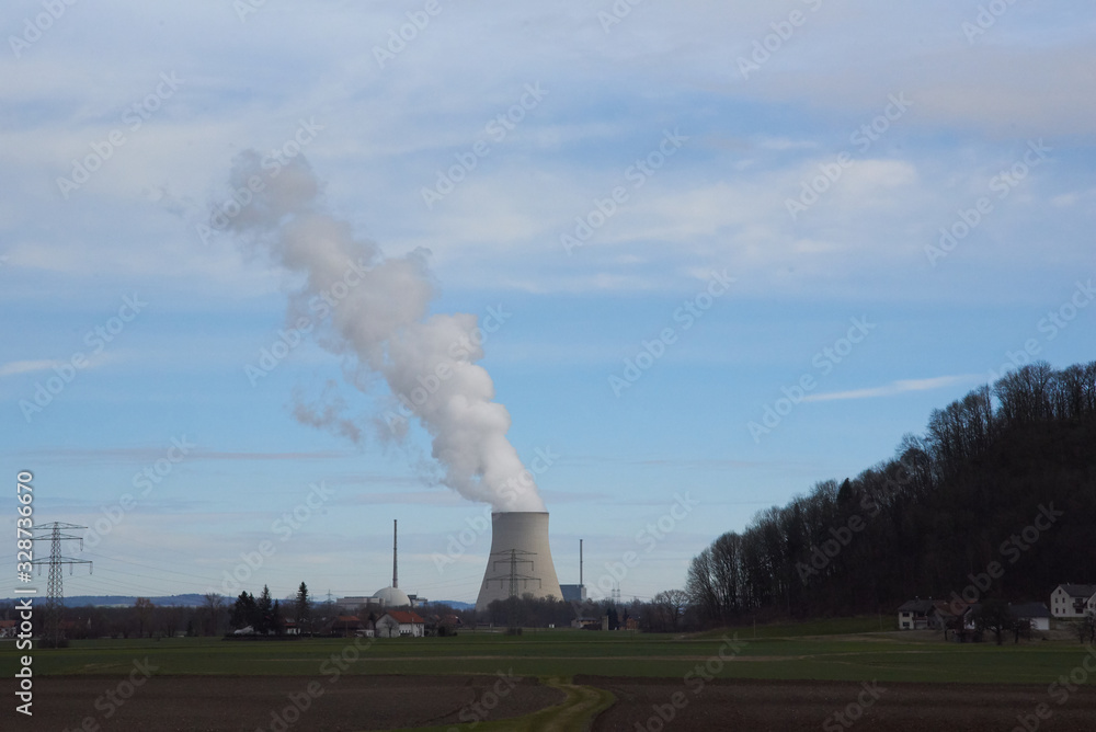 Kernkraftwerk Isar unter Volllast Kernkraftwerk Isar unter Volllast