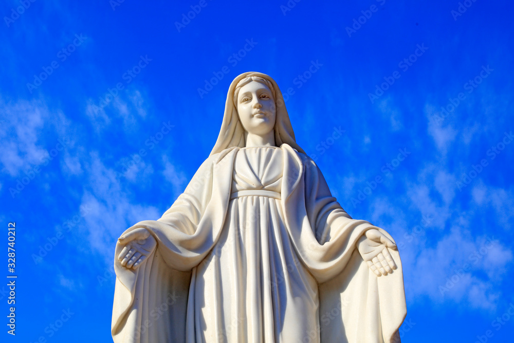 Fototapeta premium Virgin Mary sculpture outside the Catholic Church