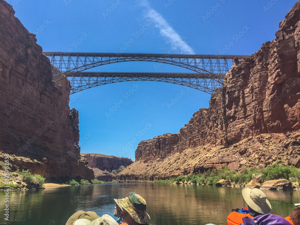 Φωτογραφία Navajo Bridges and people on a Colorado River trip through the Grand Canyon