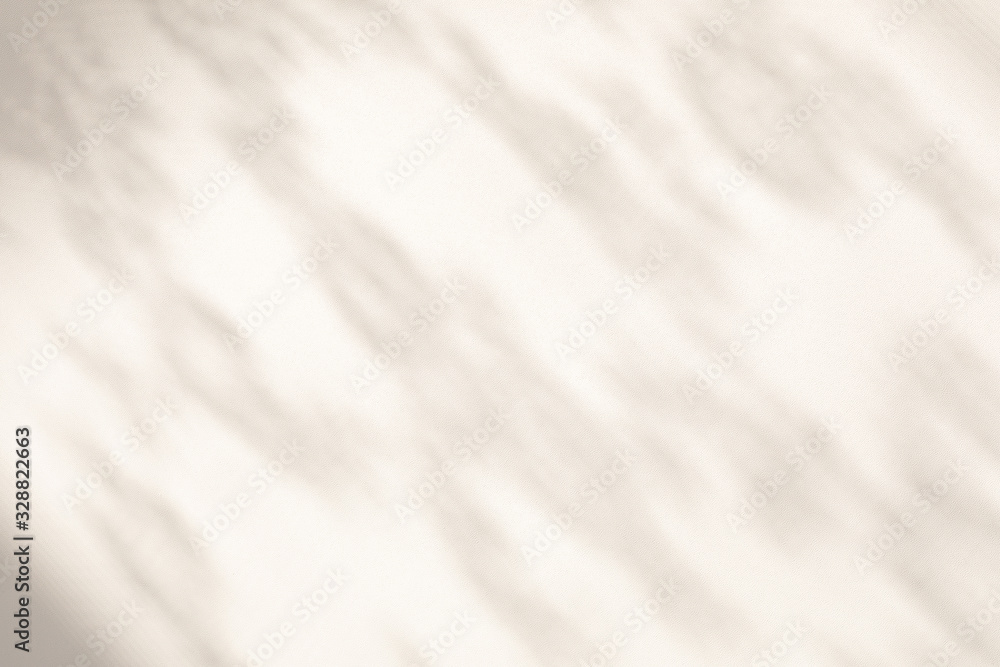 Obraz premium Sunlight on the wall with shadows from the white lace curtain. Spring and summer texture background