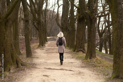 Wallpaper Mural woman in park Torontodigital.ca