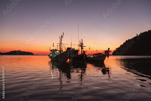Tableau sur toile Traditional thai fisghing boats in the sea at twilight in Thailand