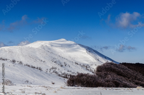 Fototapeta Naklejka Na Ścianę i Meble -  połownina Wetlińska Bieszczady panorama zima 