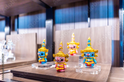 Canvas-taulu Tiny Tos-sa-kan, the giant toy in ramayana dramatic serie from south east Asia in the wood shelf
