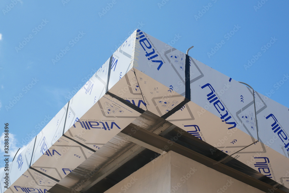Foto de SEREMBAN, MALAYSIA -MARCH 3, 2020: Aluminum sheet cladding ...