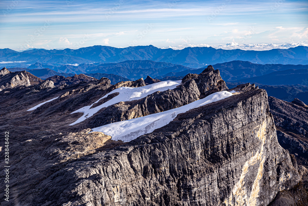 Φωτογραφία The shrinking equatorial glacier of Gunung Jaya Wijaya in Papua, Indonesia