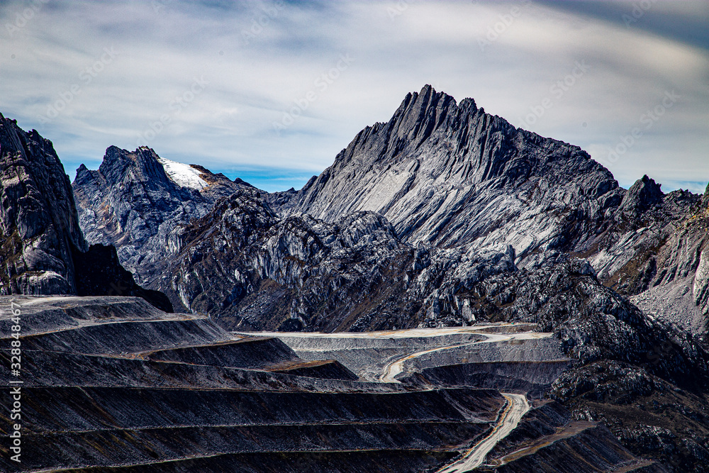 Φωτογραφία Gunung Jawa Wijaya or Puncak Jaya standing tall in Papua, Indonsia