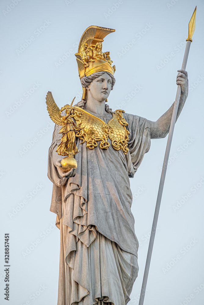 Obraz premium Athena Fountain (Pallas-Athene-Brunnen) in front of the Parliament during sunset, Vienna, Austria, closeup
