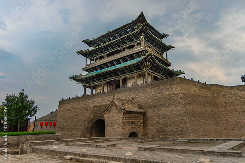 Canvas Print Watchtower and main entrance of the south gate to the old citadel of Pingayao
