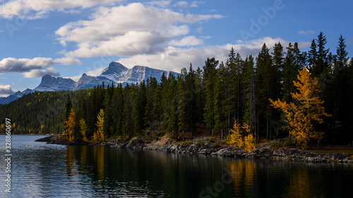 Fototapeta Naklejka Na Ścianę i Meble -  Lake Minnewanka Banff, Alberta Kanada travel destination