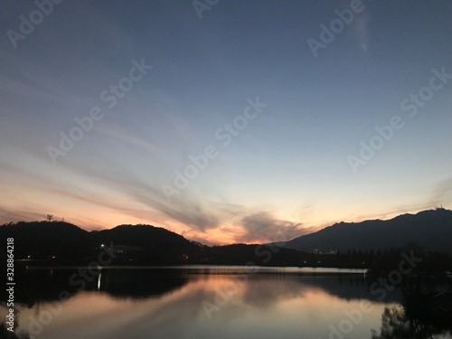 sunset over lake © 수민 김