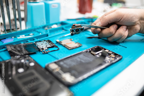 Billede på lærred Professional smart phone repair shop or service