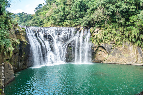 Shihfen Waterfall, Fifteen meters tall and 30 meters wide, It is the largest curtain-type waterfall in Taiwan