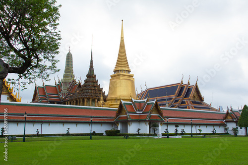 Wat phra kaew grand palace building buddha temple in summer and blue sky ,Bangkok, Thailand. © nchamunee
