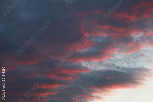 Nuvole rosse al tramonto © Enzo Pancaldi