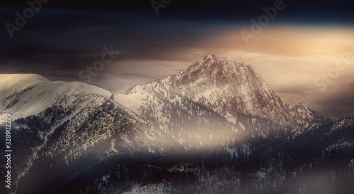 Fototapeta Naklejka Na Ścianę i Meble -  windy and cloudy day in the Polish mountains