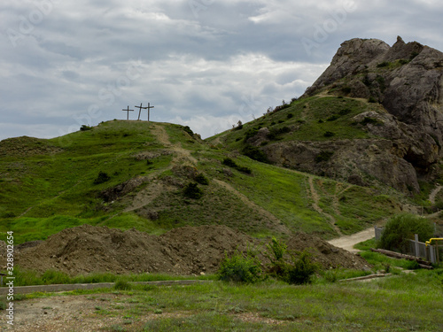 to climb on the mountain of calvary, the mountain of calvary on the background hmar, ludina pіdіymaєtsya on calvary