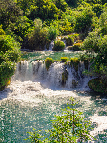 Cascadas en el Parque Natural Krka en Croacia, Patrimonio de la Humanidad, verano de 2019