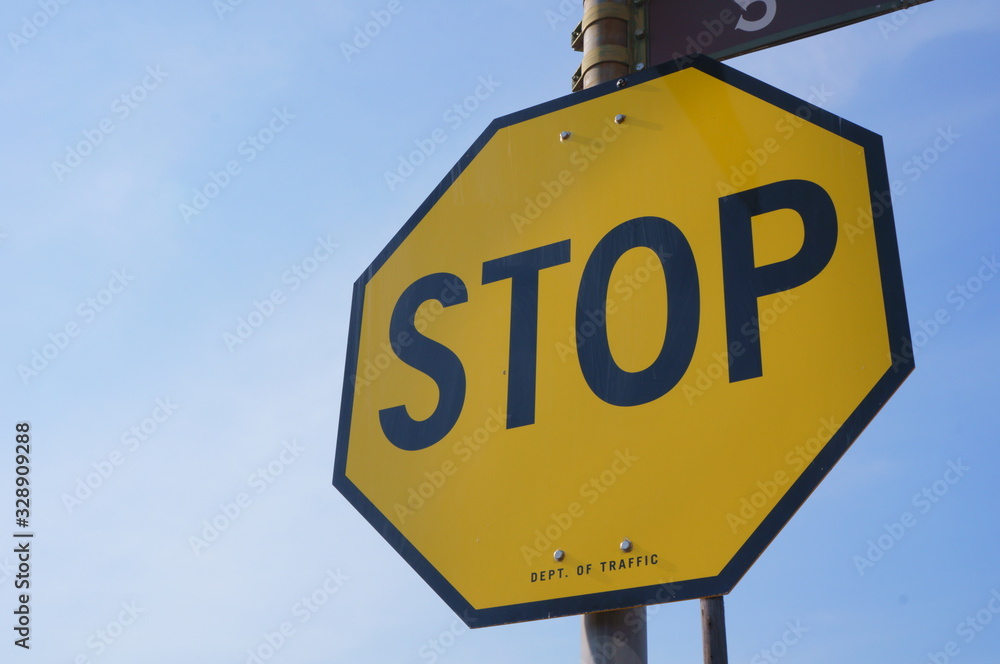 Obraz premium Sky and traffic sign 