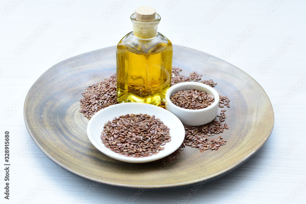 Flaxseed or flaxseed seeds, accompanied by oil (Linum usitatissimum) displayed in containers Flaxseed or flaxseed seeds, accompanied by oil (Linum usitatissimum) displayed in containers