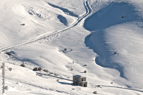 paesaggio innevato photo