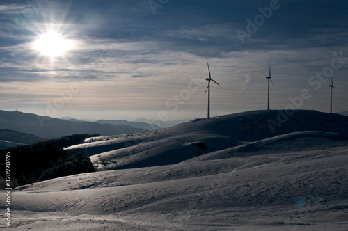paesaggio con pale eoliche