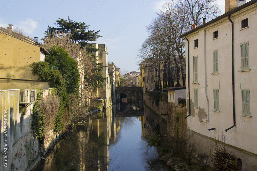 canal in bruges