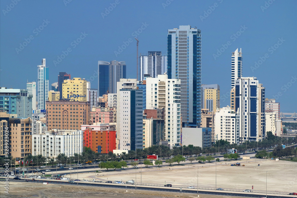 Obraz premium Stunning Aerial View of Manama Cityscape, the Capital City of Bahrain