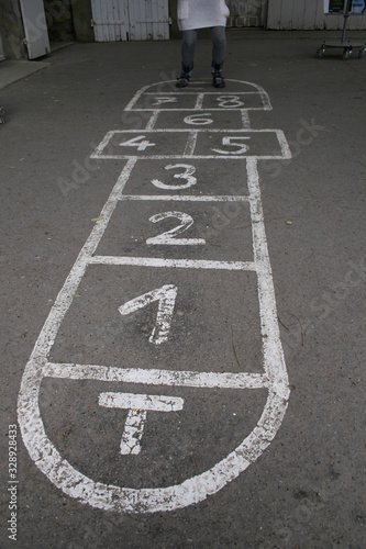 Jugando a la rayuela en Francia