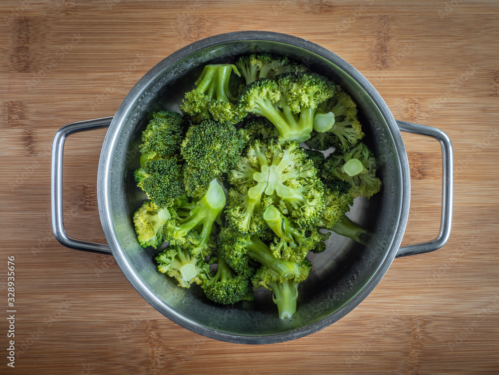 Broccoli in pan on wooden table, high resolution photo Broccoli in pan on wooden table, high resolution photo
