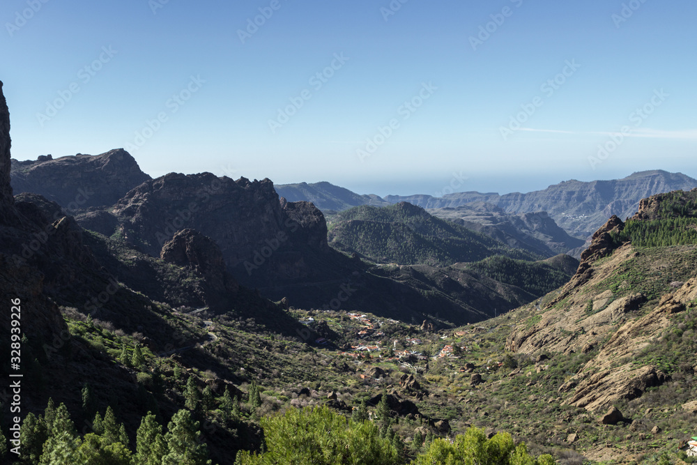 Obraz premium Views of Roque nublo and surrounding area (Gran Canary)