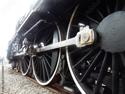 Les roues d'une locomotive a vapeur en Baie de Somme en Normandie.