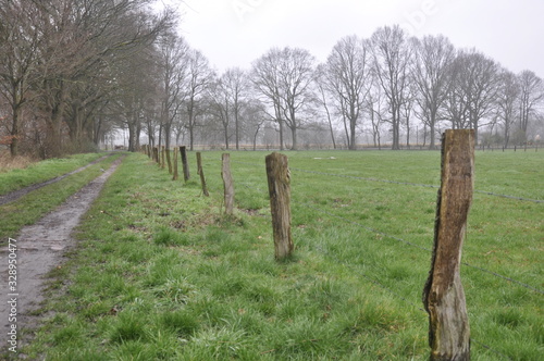 Absperrung durch einen Bauernhof Zaun 