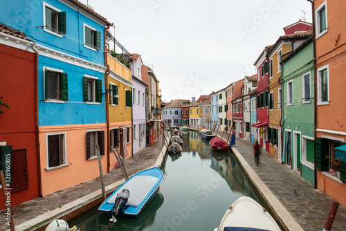 Colorful Houses at the Rio Pontinello on Burano Island, Venice/Italy © imagoDens