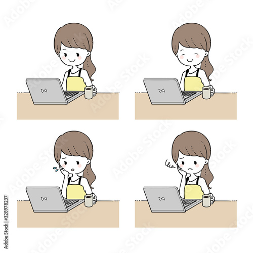 PCをみている女性