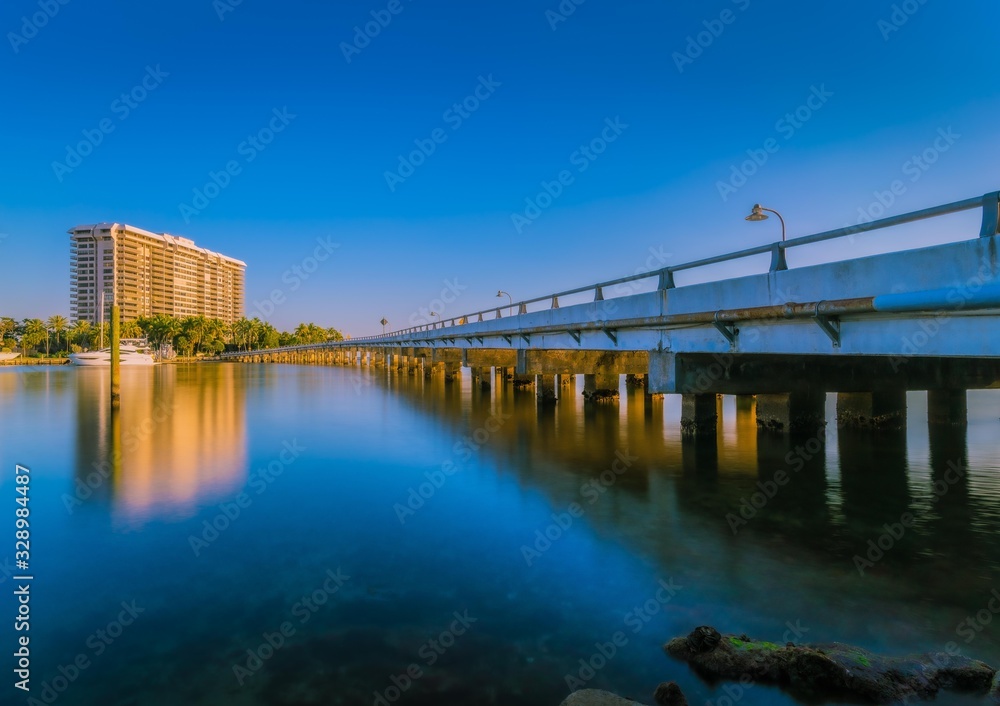 puente acuático miami florida cielo azul río paisaje mar arquitectura edificio atardecer naturaleza lago transportación dique horizonte