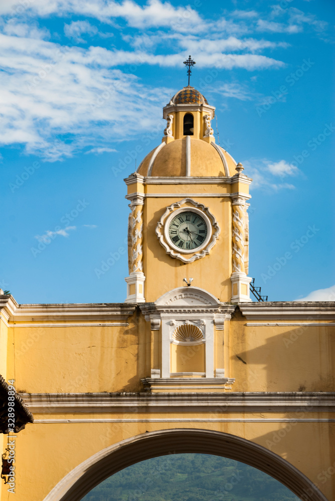 Arch of the Convent of Santa Catalina began its construction in 1693, baroque architecture. The character of the Convent of Santa Catalina Virgen y Mártir, was seclusion and therefore the need not to 