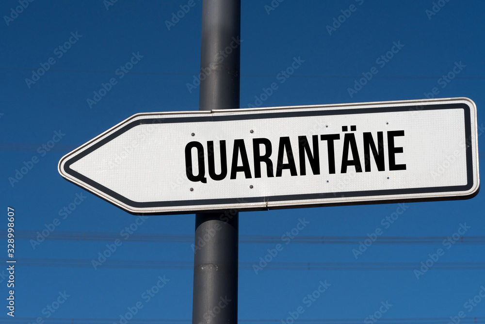 Ein Schild und Hinweis auf die Quarantäne Ein Schild und Hinweis auf die Quarantäne