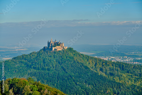Szczytu Hohenzollern kasztel na góra wierzchołku w Niemcy