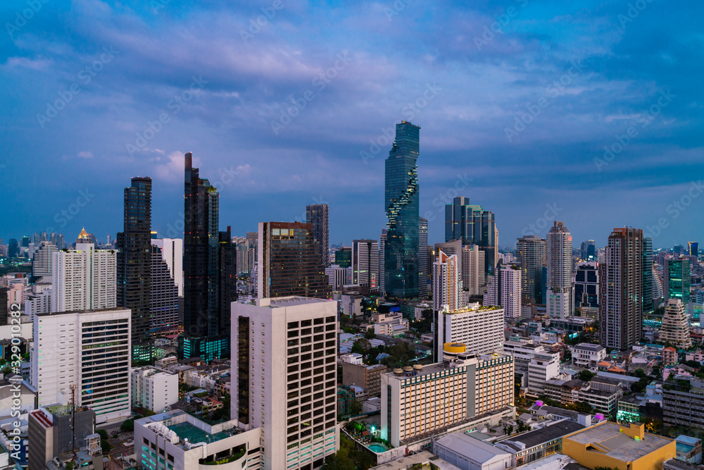 Obraz premium Aerial cityscape of picturesque Bangkok at sunset from rooftop view. Panoramic sunrise skyline of the biggest city in Thailand. The concept of metropolis.