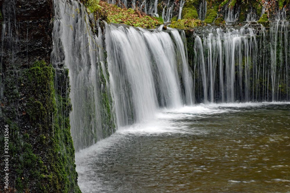 Obraz premium 軽井沢 白糸の滝