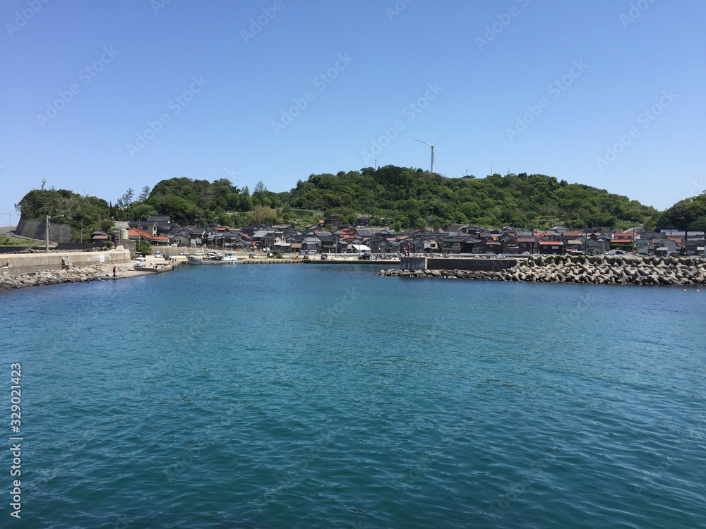 Fototapeta premium 田舎の小さな漁村、日本海 鳥取県