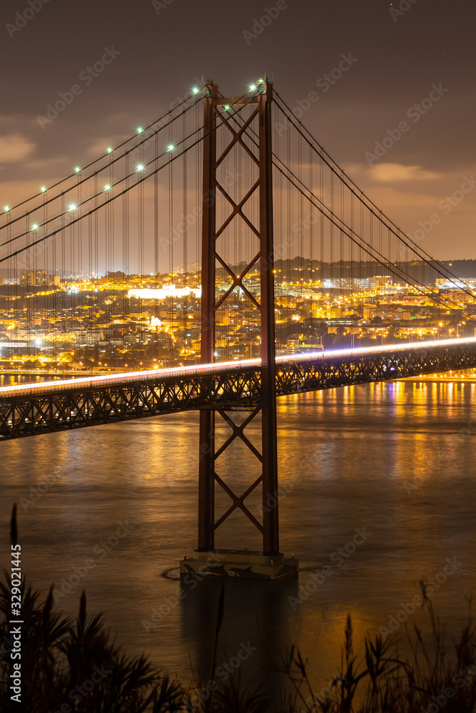 Fototapeta premium Lisboa ponte 25 Abril bridge