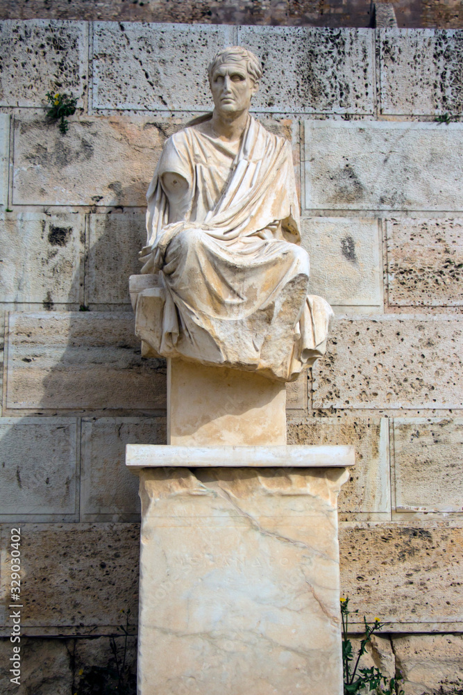 Beautiful statue of the acropolis 