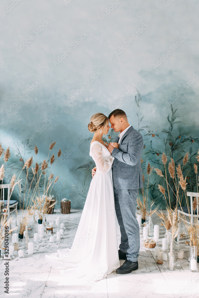Wedding couple in an autumn decor. Ceremony in the style of fine art in the room. Wedding ceremony in the interior Studio. Wedding couple in an autumn decor. Ceremony in the style of fine art in the room. Wedding ceremony in the interior Studio.