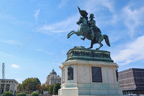 Statue, place des Héros à Vienne (Autriche)