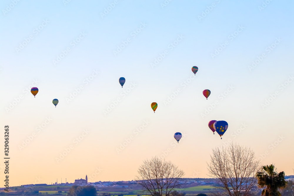 Obraz premium Aerostatic Balloons flying in Seville in the aerostatic balloon race of 2020
